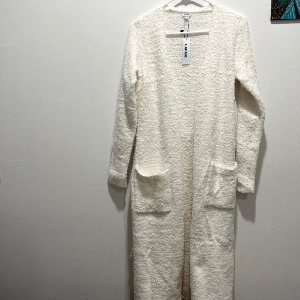 Garage white plush robe